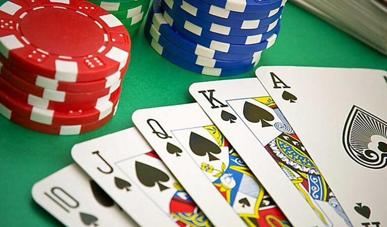 Beda antara Judi Poker dan Capsa yang Harus Kamu Ketahui